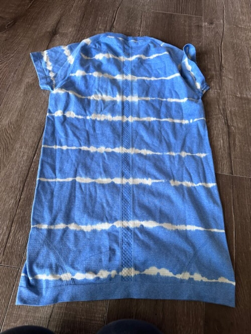 Lululemon run swiftly T shirt size 6